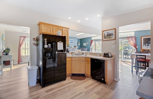Aquashicola House | Blue Mountain Vacation Home Palmerton PA 47 Acres Hiking Trails Pickleball Court