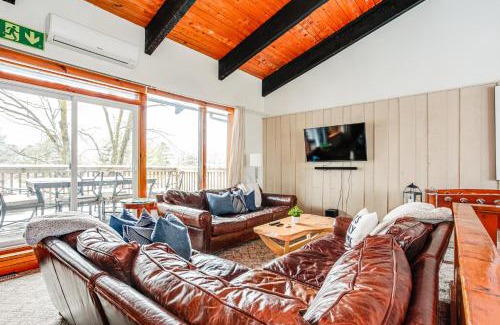 The Blue Mountains Ski Chalet | Blue Mtn Chalet with a Sauna, Sleeps 20