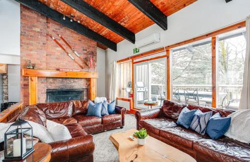 The Blue Mountains Ski Chalet | Blue Mtn Chalet with a Sauna, Sleeps 20