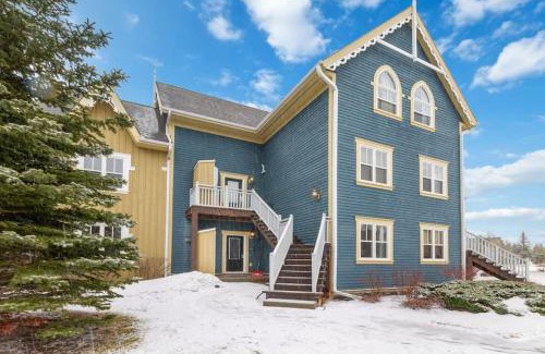 The Blue Mountains House | Blue Mtn Getaway in Historic Snowbridge Chalet