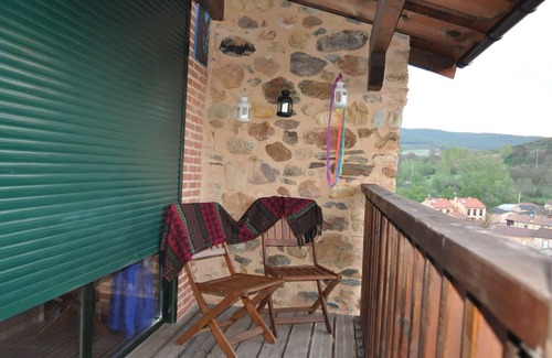Benllera Cottage | BLUE NEST RURAL SUITE II WITH PRIVATE JACUZZI XXL, 27 KMS. DE LEÓN, COUPLES