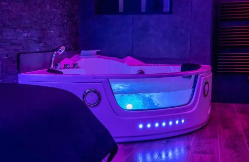 Corbeil-Essonnes Apartment | BLUE NIGHT - Jacuzzi - Bord de Seine