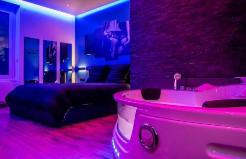 Corbeil-Essonnes Apartment | BLUE NIGHT - Jacuzzi - Bord de Seine