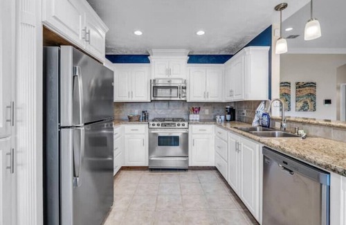 Wellborn House | Blue Oasis Close to Kyle Fieldn