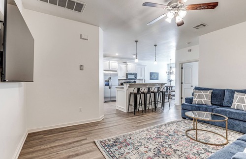 South Oklahoma City House | Blue Oasis Home - Sleeps 12