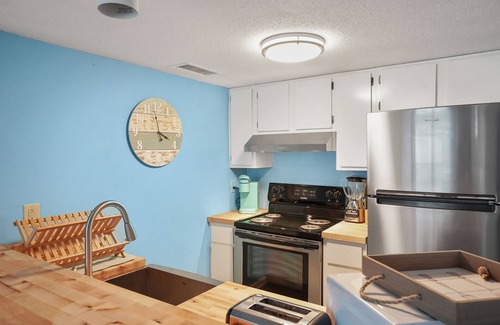 Surfside Beach Condo | Blue Ocean Condo Getaway- Across the Street from BEACH