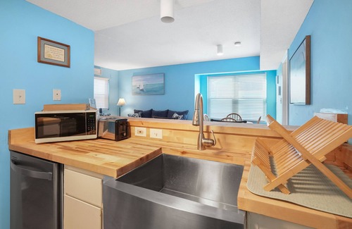 Surfside Beach Condo | Blue Ocean Condo Getaway- Across the Street from BEACH