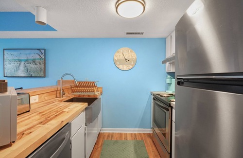 Surfside Beach Condo | Blue Ocean Condo Getaway- Across the Street from BEACH