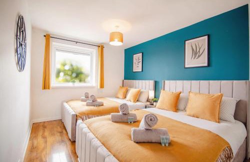 Heeley House | Blue Ocean Stays Retreat Free Parking 12ppl