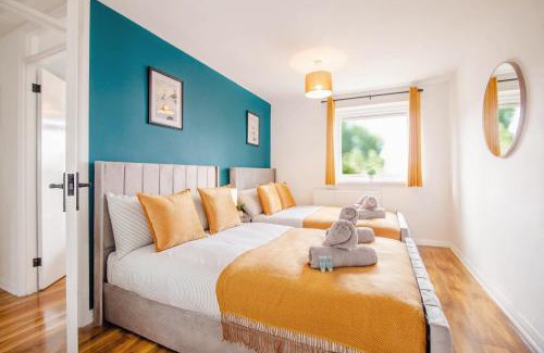 Heeley House | Blue Ocean Stays Retreat Free Parking 12ppl