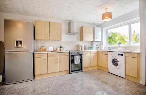 Heeley House | Blue Ocean Stays Retreat Free Parking 12ppl