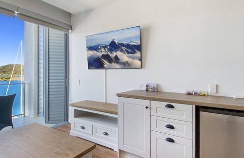 Nelly Bay Apartment | Blue on Blue Studio Room 1362