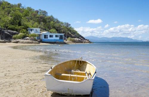 Picnic Bay House | Blue on Cockle