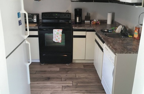 Port Stanley Cottage | Blue on William - only a minute walk to the beach!