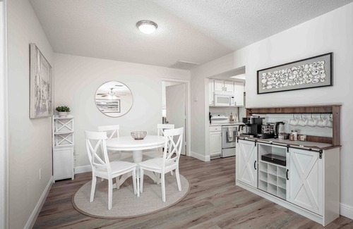 Palma Sola House | Blue Palm: Pool - Hot Tub - Beach - Games - Outdoor Shower - Grill - IMG - King