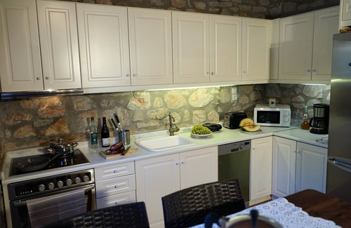 Krotiri House | Blue Paradise: Comfy Beach Villa walking distance to the sea/pool access