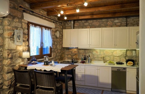 Krotiri House | Blue Paradise: Comfy Beach Villa walking distance to the sea/pool access