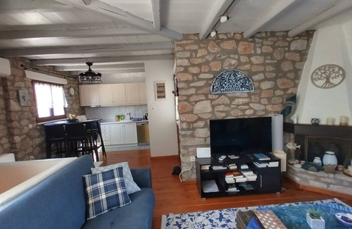 Krotiri House | Blue Paradise: Comfy Beach Villa walking distance to the sea/pool access
