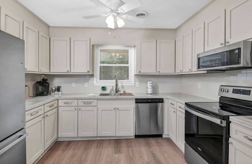 Oak Grove House | Blue Park Nest | 3 BR 2 BA