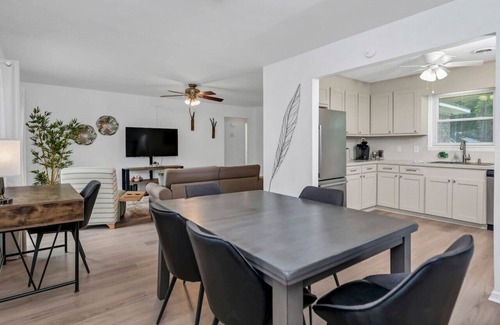 Oak Grove House | Blue Park Nest | 3 BR 2 BA