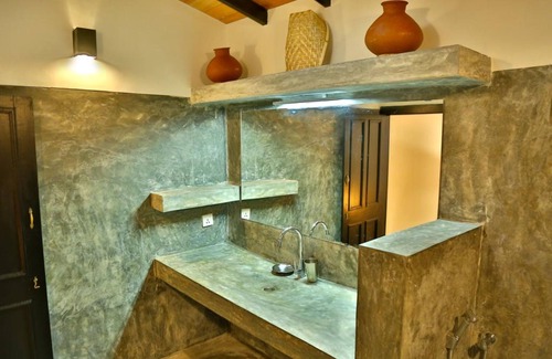 Hikkaduwa House | Blue Parrot Beach Villa