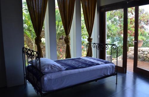 Labuan Bajo House | Blue Parrot