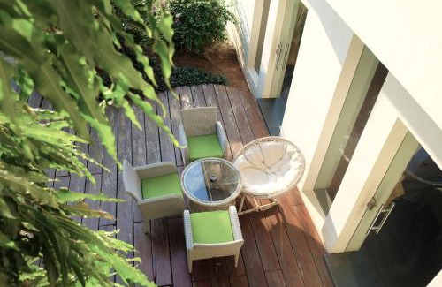 Labuan Bajo House | Blue Parrot