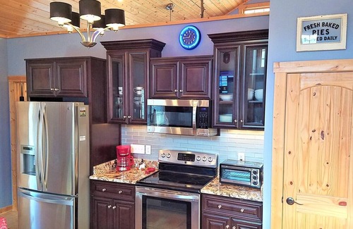 Massanutten House | Blue Pine Lodge - w/Hot Tub - What a Mountain Cabin Should Be!