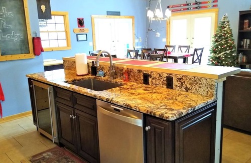 Massanutten House | Blue Pine Lodge - w/Hot Tub - What a Mountain Cabin Should Be!