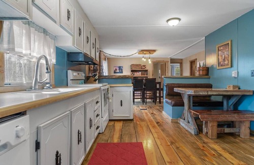 Lead Apartment | Blue Pine Retreat! Hot Tub! Pet-friendly! Views!