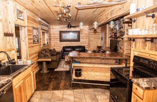 Keystone Apartment | Blue Pine Suite near Mt. Rushmore. Clean and spacious 2 bed/2bath apartment