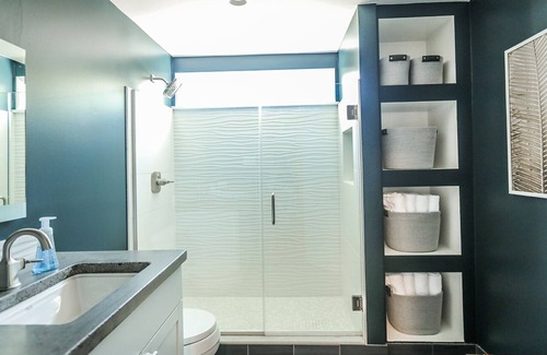 Royal Pines House | Blue Pines Getaway! Cozy home w/deck 15 min to AVL