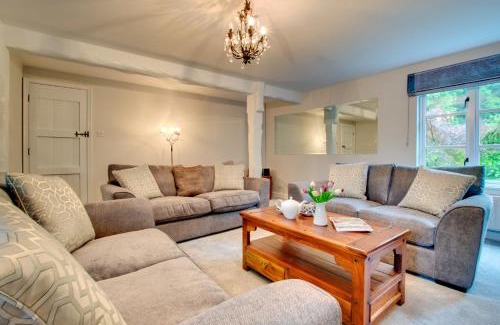 Waren Mill House | Blue Poppy House