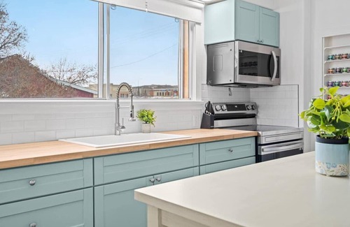 Drumheller House | Blue Raptor I Cozy 3-Bedroom | Huge Private Yard!