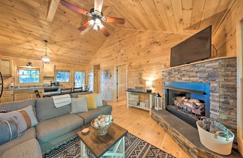 Blue Ridge Cabin | Blue Ridge Hideaway w/Fire Pit & Mtn Views!