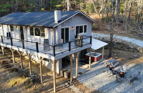 Lake Toxaway House | Blue Ridge Hideaway at Lake Toxaway with Hot Tub