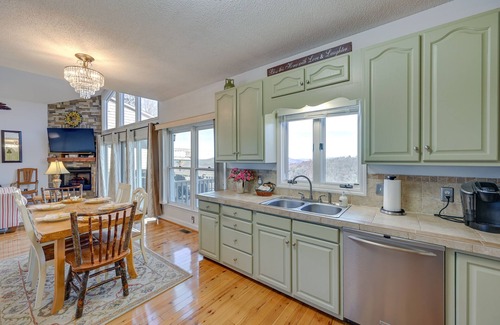 Roaring Gap Cottage | Blue Ridge Mountain Golf Resort Home w/ Views!