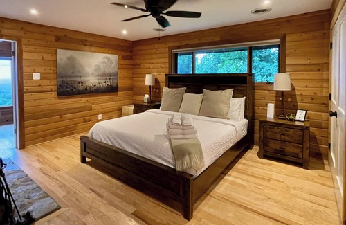Bluemont Cabin | Blue Ridge Mountain Cedar Log Cabin's breathtaking VIEW!