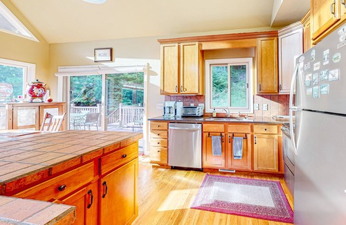 Canton Cabin | Blue Ridge Mountain dream cabin with wraparound deck and big views