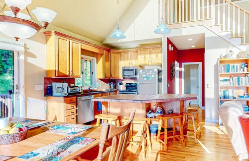 Canton Cabin | Blue Ridge Mountain dream cabin with wraparound deck and big views