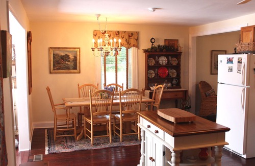 Roseland Cottage | Blue Ridge Mountains, Hiking, Skiing, Fishing, Mountain Air, Breweries, Wineries