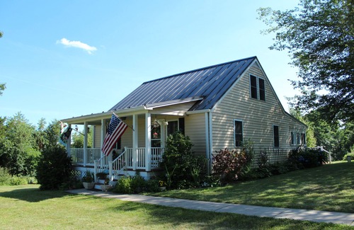 Roseland Cottage | Blue Ridge Mountains, Hiking, Skiing, Fishing, Mountain Air, Breweries, Wineries
