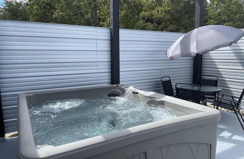 Union Mills Cottage | Blue Ridge Mountain Cottage Hot tub, Near Asheville/Charlotte, Great View