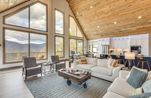 Andrews Cabin | Blue Ridge Mountain-View Cabin w/Hot Tub & Deck!