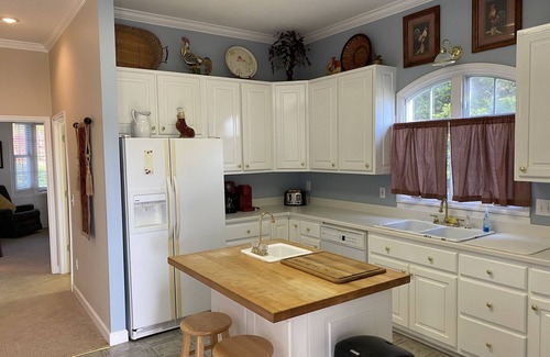 Hayesville House | Blue Ridge Mountains Golf and Lake Retreat