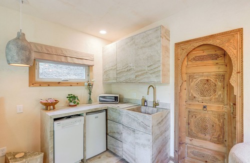 Weaverville Apartment | Blue Ridge Mtn Cottage w/Fire Pit in Weaverville
