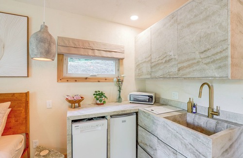 Weaverville Apartment | Blue Ridge Mtn Cottage w/Fire Pit in Weaverville