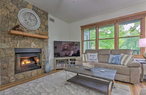 Mountain Air Apartment | Blue Ridge Mtn Views Condo with Furnished Balcony