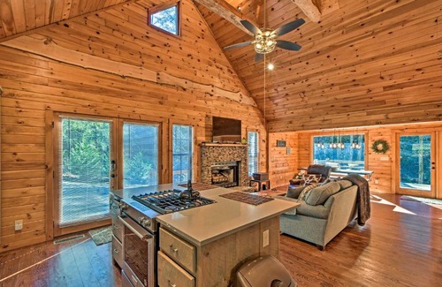 Blue Ridge House | Blue Ridge Mtns Creekside Cabin with Hot Tub and Pier!