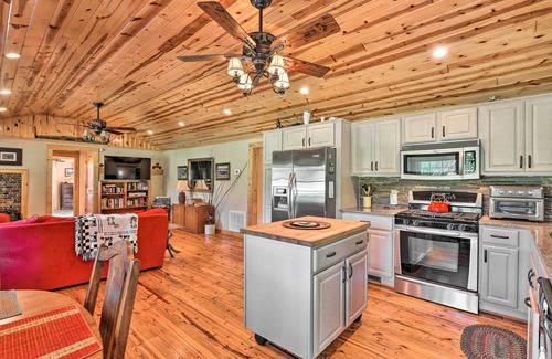 Glade Valley House | Blue Ridge Parkway House w/Mountain Scenery!
